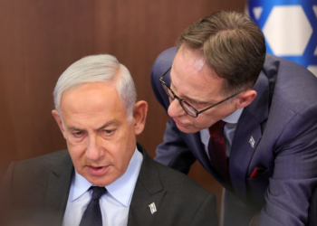 توقيف رئيس مكتب نتنياهو للتحقيق بتسريب وثائق سرية