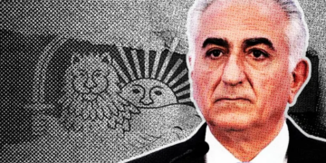 من هو الأمير رضا بهلوي، نجل آخر شاه لإيران؟