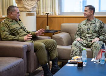 قائد “سنتكوم” يصل إسرائيل ومخاوف من هجوم إيراني استباقي