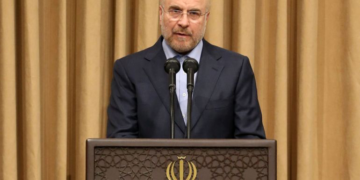 إيران تهدد الولايات المتحدة وإسرائيل بالرد على أي هجوم