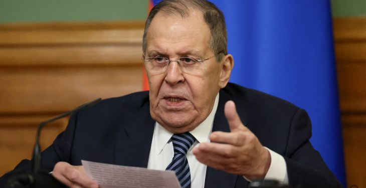 لافروف: منفتحون على أي مفاوضات جدية تعالج الأسباب الجذرية للأزمة في أوكرانيا
