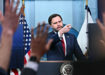 فانس يدعو أوروبا لأخذ تصريحات ترامب بشأن غرينلاند على محمل الجد