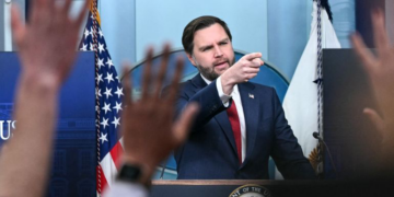 فانس يدعو أوروبا لأخذ تصريحات ترامب بشأن غرينلاند على محمل الجد