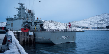 واشنطن تؤكد جديتها بشأن غرينلاند وأوروبا تعزز حضورها العسكري