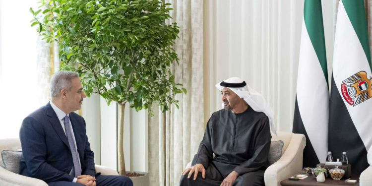 رئيس دولة الإمارات استقبل وزير الخارجية التركي