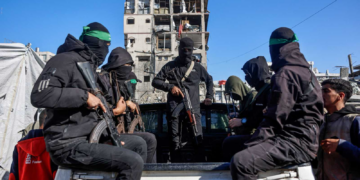 “أكسيوس” يكشف تفاصيل خطة نزع سلاح “حماس” في غزة