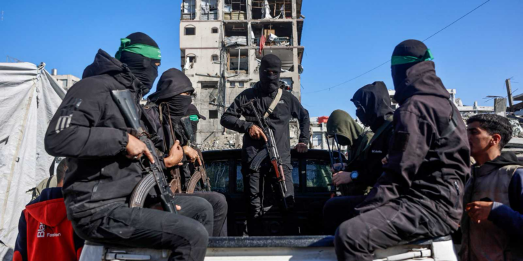 “أكسيوس” يكشف تفاصيل خطة نزع سلاح “حماس” في غزة