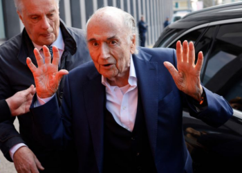 بلاتر يدعو الجماهير لمقاطعة كأس العالم 2026