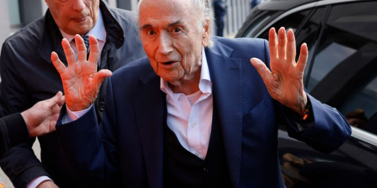 بلاتر يدعو الجماهير لمقاطعة كأس العالم 2026