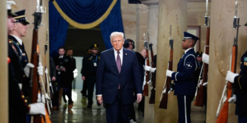 كاتبة بنيويورك تايمز: ترمب رئيس “لا أمريكي”