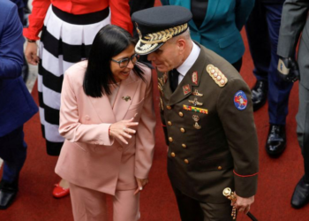 ترامب يتوعّد نائبة رئيس فنزويلا ويجدد مطلبه بضم غرينلاند