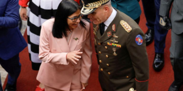 ترامب يتوعّد نائبة رئيس فنزويلا ويجدد مطلبه بضم غرينلاند