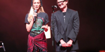 بيلا حديد تشارك في فعالية فنية جمعت 5.5 ملايين دولار لأطفال فلسطين والسودان