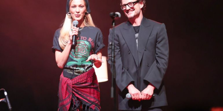 بيلا حديد تشارك في فعالية فنية جمعت 5.5 ملايين دولار لأطفال فلسطين والسودان