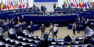 الاتحاد الأوروبي يعلن تشديدا واسعا في سياسات الهجرة والترحيل