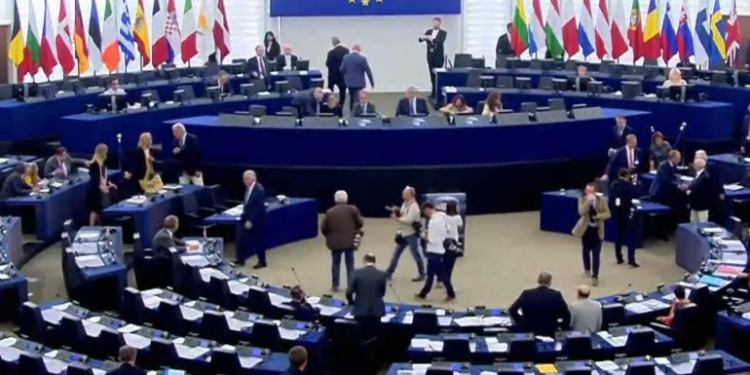 الاتحاد الأوروبي يعلن تشديدا واسعا في سياسات الهجرة والترحيل