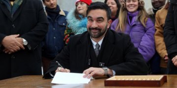 نيويورك تايمز ونيوزويك: حزمة أولى من القرارات المثيرة للعمدة ممداني