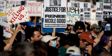 المظاهرات تعم المدن الأميركية احتجاجا على مقتل امرأة برصاص وكالة الهجرة