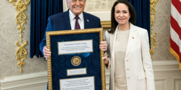 ترامب يشيد بزعيمة المعارضة الفنزويلية لإهدائه ميدالية نوبل للسلام