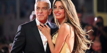 الممثل الأمريكي جورج كلوني وزوجته وطفلاهما يصبحون فرنسيين