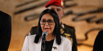 رئيسة فنزويلا المؤقتة تدعو لحوار مع المعارضة دون “إملاءات خارجية”