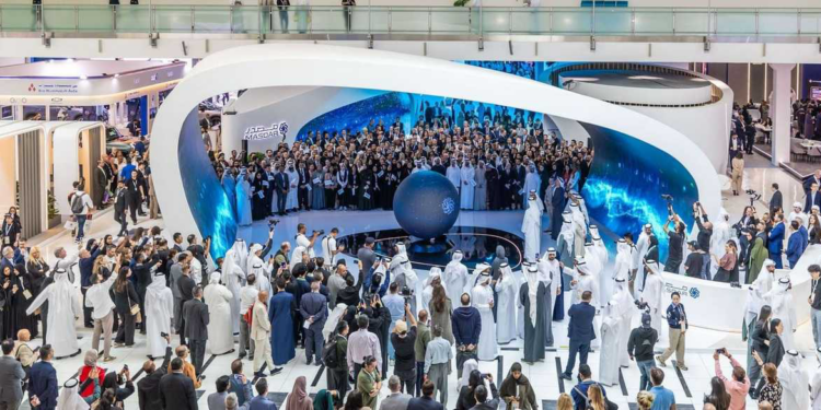 القمة العالمية لطاقة المستقبل تختتم فعالياتها