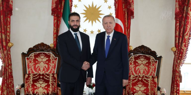 الشرع يبحث مع أردوغان وماكرون مستجدات الأوضاع في حلب