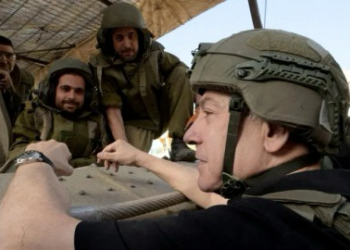 كاتب إسرائيلي يهاجم نتنياهو: “منافق” يتعاطف مع المتظاهرين في إيران وبنفس الوقت يقتل بلا رحمة الفلسطينيين في غزة