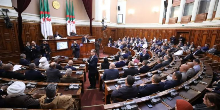 مجلس الأمة الجزائري يصدّق على تجريم الاستعمار الفرنسي