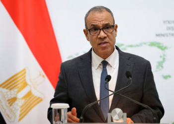 مصر تدعو لتنفيذ خطة ترمب كاملة وتطالب إسرائيل بالإنسحاب من غزة