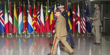 الناتو يبحث رفع الجاهزية الدفاعية وزيادة تسليح أوكرانيا