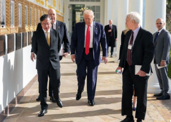 لقاء ودي وخاص يجمع ترمب ونظيره الكولومبي عقب خلافات حادة