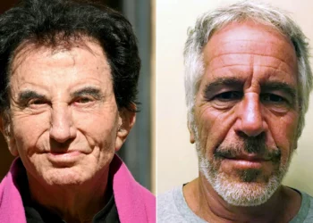 الحكومة الفرنسية توافق على استقالة جاك لانغ بعد كشف صلته بإبستين