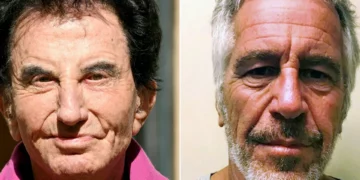 الحكومة الفرنسية توافق على استقالة جاك لانغ بعد كشف صلته بإبستين