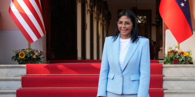 رئيسة فنزويلا المؤقتة: مادورو لا يزال الرئيس الشرعي