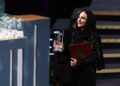 إيران تكرم الفنانة سلاف فواخرجي بجائزة “السيمرغ البلورية”