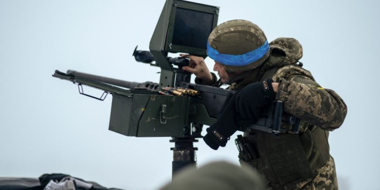 روسيا وأوكرانيا تتبادلان القصف قبل مفاوضات جنيف