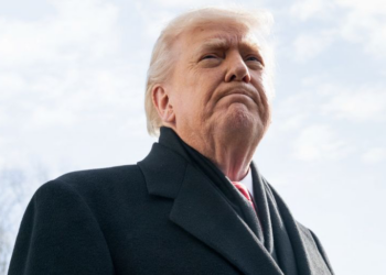 مقال ببلومبيرغ يحذر ترمب من “الغطرسة” مع إيران والانجرار وراء إسرائيل