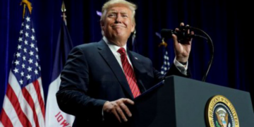 ترامب عشية المحادثات المرتقبة في سلطنة عمان: إيران تتفاوض معنا لأنها لا تريد أن تتعرض لهجوم بعد تعزيز قدراتنا العسكرية