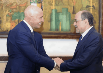 العراق.. المالكي يلتقي براك في بغداد