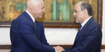 العراق.. المالكي يلتقي براك في بغداد