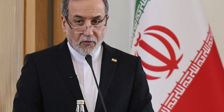 طهران تدعو واشنطن للتخلي عن مطالبها المفرطة لإنجاح المفاوضات