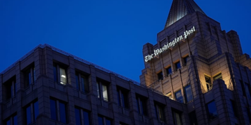 بعد أيام من تسريح جماعي للعمال.. الرئيس التنفيذي لصحيفة “واشنطن بوست” يتنحى عن منصبه