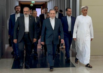 عقب انتهاء جولة المباحثات بين إيران والولايات المتحدة في عُمان.. عراقجي يصف الأجواء بـ”الايجابية” والاتفاق مع الولايات المتحدة على “مواصلة المفاوضات”.. والبوسعيدي يعتبرها جادة للغاية