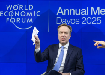 منتدى دافوس يحقق في علاقة رئيسه بجيفري إبستين