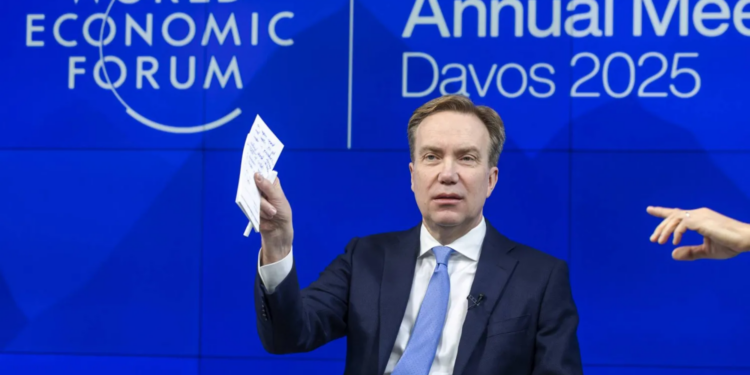 منتدى دافوس يحقق في علاقة رئيسه بجيفري إبستين