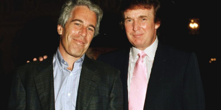 كاتب بريطاني: ترمب في لحظة خطر قصوى وشهادة إبستين قد تحسم مصيره