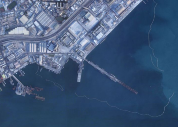 سفن الأسطول الأمريكي الخامس تغادر قواعدها بالبحرين إلى عرض البحر