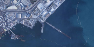 سفن الأسطول الأمريكي الخامس تغادر قواعدها بالبحرين إلى عرض البحر