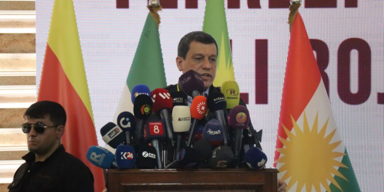 مظلوم عبدي: اتفاق الدمج مع دمشق يتقدم وسحبنا قواتنا لثكناتها